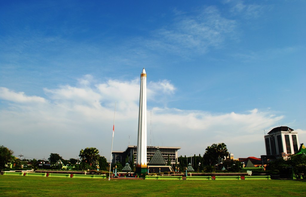 Wisata Sejarah di Monumen Tugu Pahlawan di Surabaya Jawa