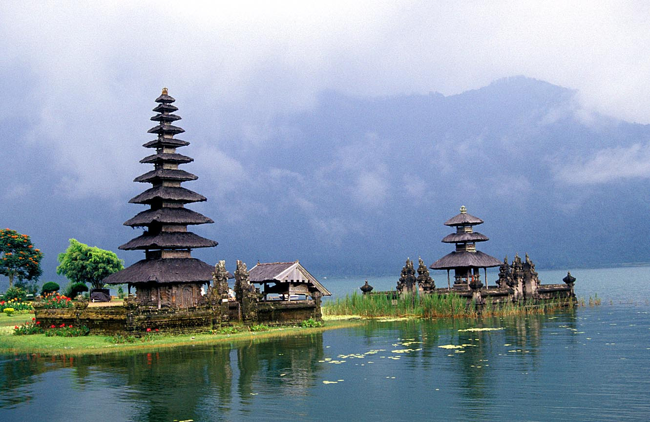 Semilirnya Angin Di Danau Beratan Bedugul - Bali