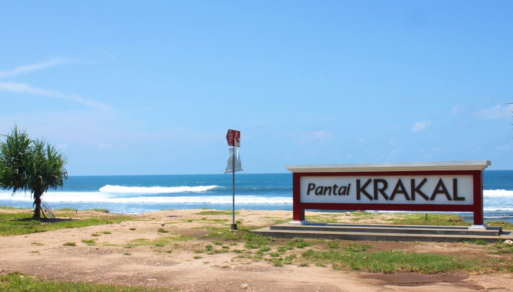 Pantai Krakal Indahnya Batu-Batu Karang yang Unik di Yogyakarta - Yogyakarta