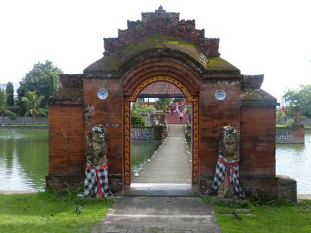 Taman Mayura Nusa Tenggara Barat