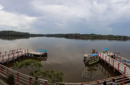 Danau Bandar Khayangan Lembah Sari Kepulauan Riau