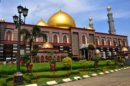Masjid Kubah Emas Dian Al Mahri Jawa Barat
