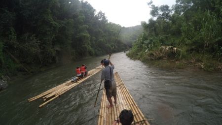 Bamboo Rafting Sungai Amandit Kalimantan Selatan