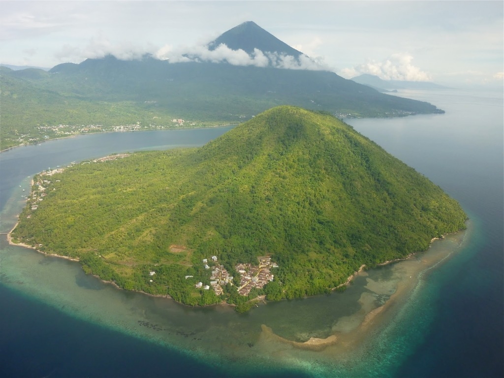 Pulau Maitara Alam yang Indah di Maluku Utara Maluku Utara