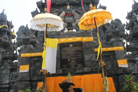 Pura Agung Jagat Karana Surabaya Jawa Timur