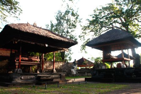 Pura Sakenan Bali