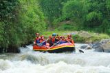 Sungai Citarik Arung Jeram Mengasyikkan di Jawa Barat