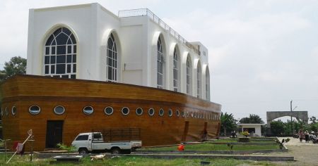 Masjid Kapal Bahtera Nabi Nuh Semarang Jawa Tengah