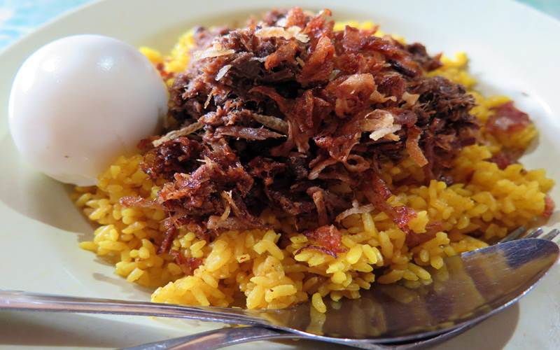 Nasi Kuning Begadang Makanan Favorit di Ambon Kuliner Ambon 