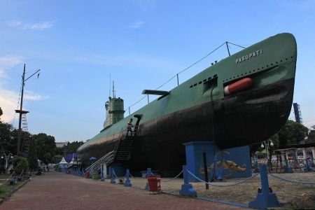 Monumen Kapal Selam Surabaya Jawa Timur