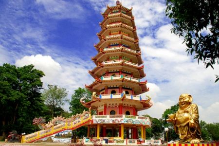 Pagoda berlantai 9 di Pulau Kemaro