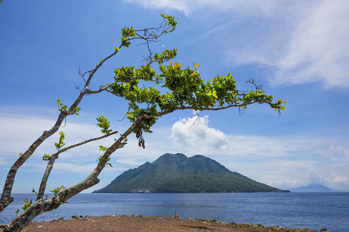 Pantai Jikomalamo Tempat Wisata Tersembunyi di Maluku