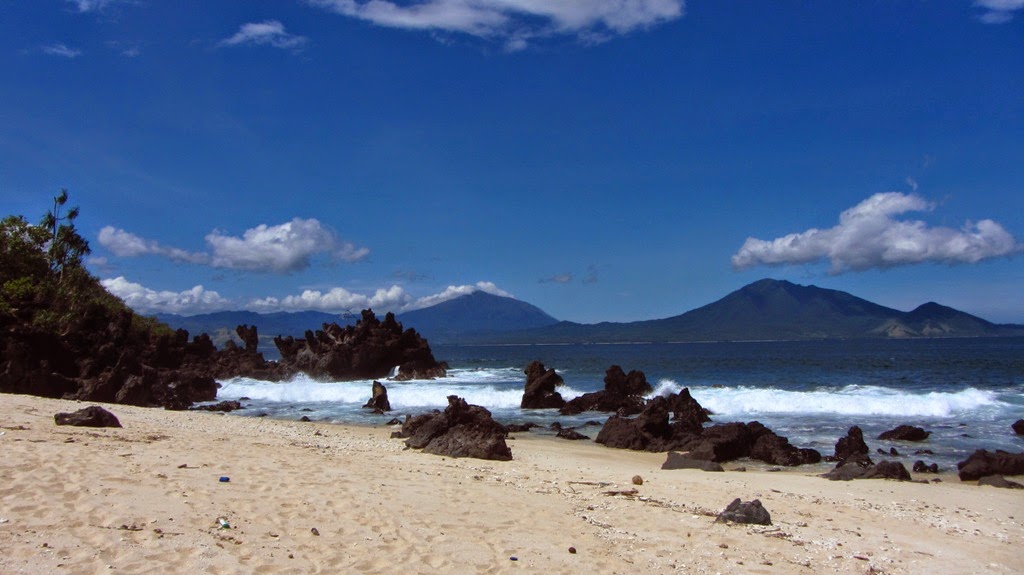 Pantai Watotena Tempat Wisata Menawan di Flores Nusa