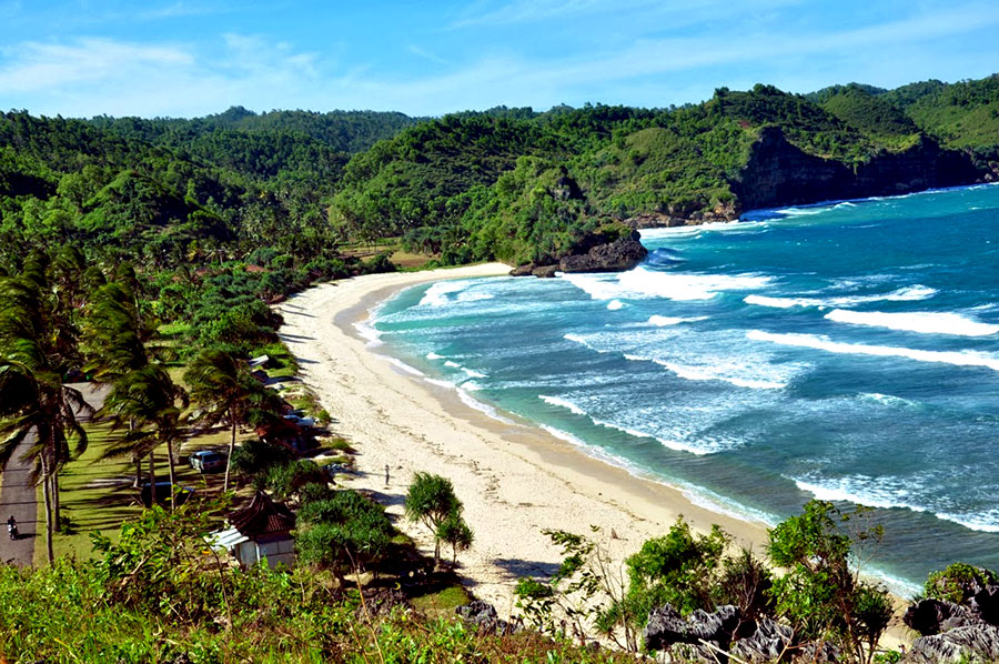 Pantai Teleng Ria yang Menawan di Pacitan Provinsi Jawa
