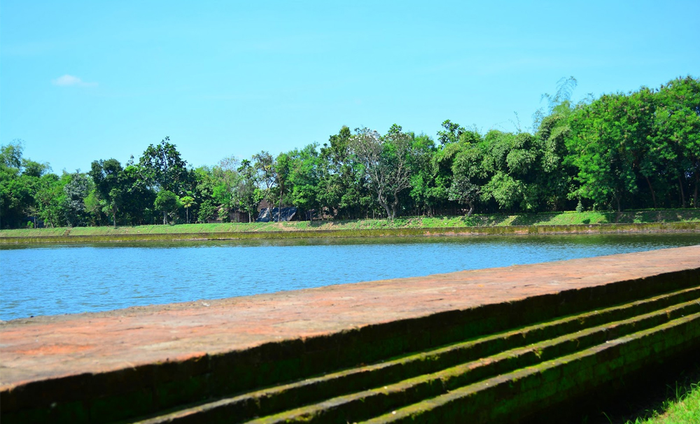 Kolam Segaran Mojokerto Jawa Timur
