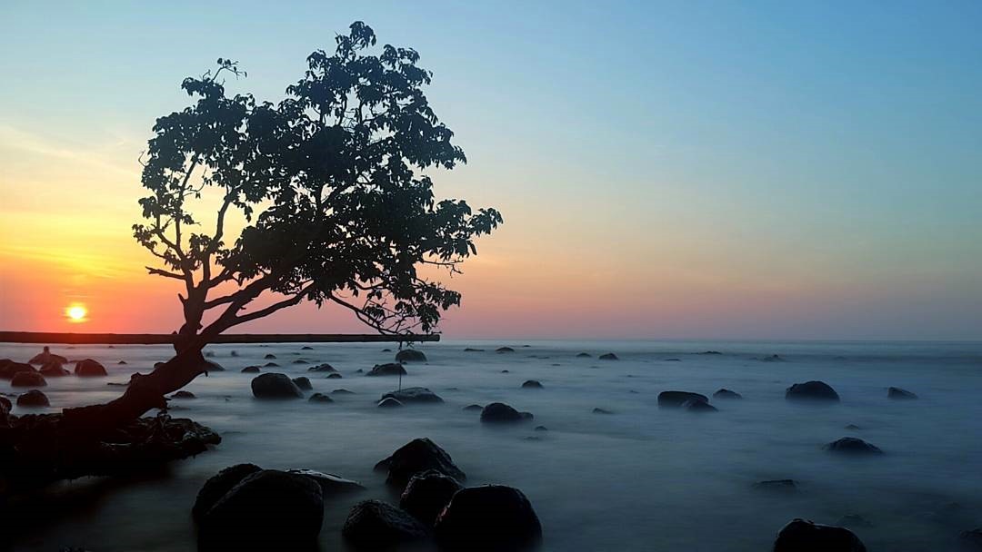 Pantai Celong Yang Indah Di Batang Jawa Tengah Jawa Tengah