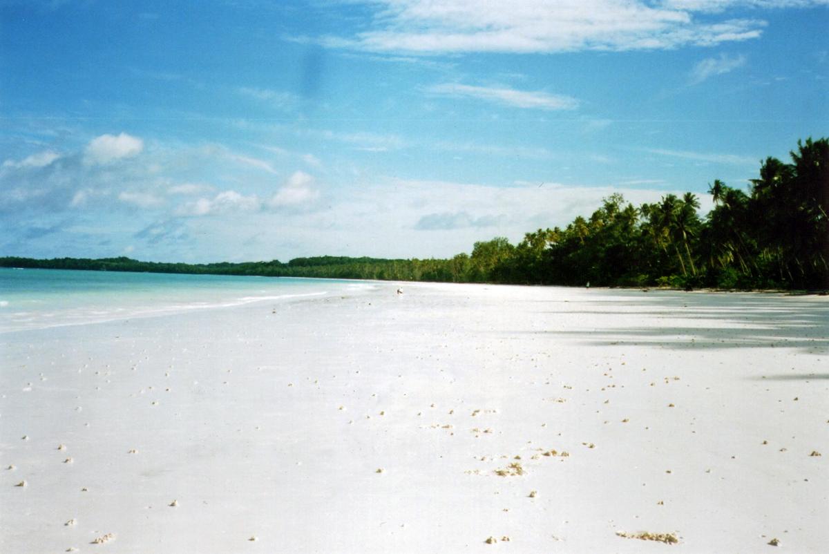 Hasil gambar untuk pasir pantai pulau kei