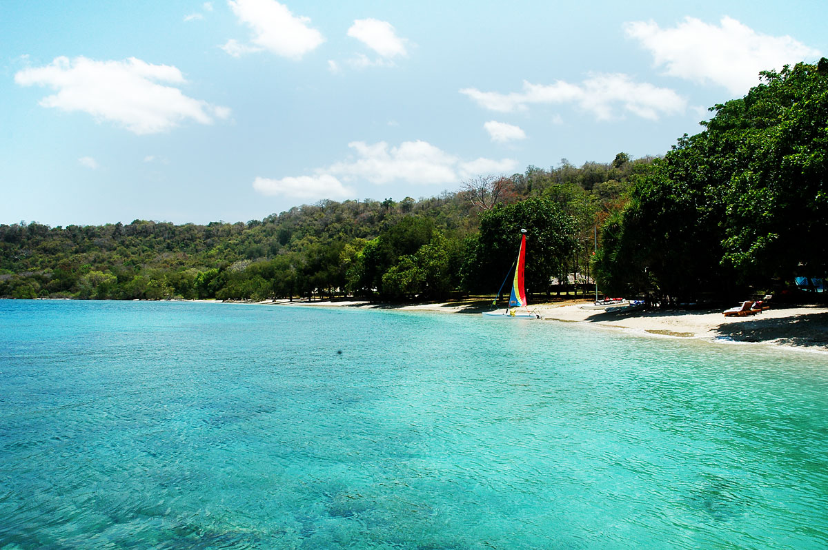 10 Destinasi Wisata Pulau  Terindah di  Indonesia MLDSPOT