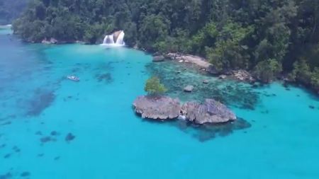 Air Terjun Kiti Kiti Papua Barat