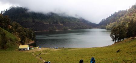 Danau Ranu Kumbolo Jawa Timur
