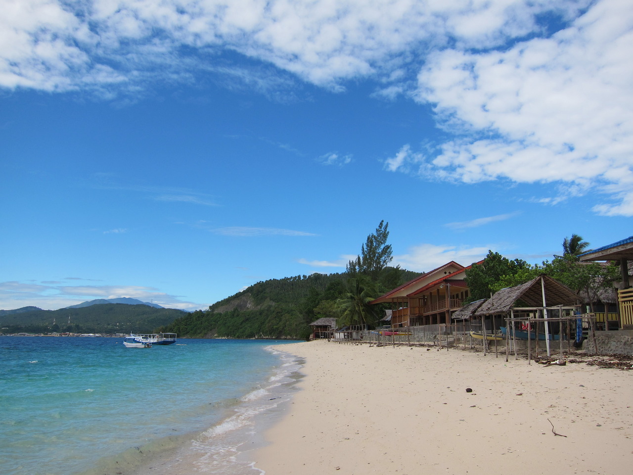  Pantai  Tanjung Karang Menikmati Dunia Bawah Laut di Palu 