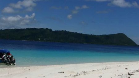 Pulau Molana Maluku